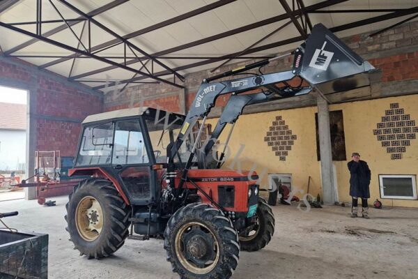 UTOVARIVAC PRED.ZA STAJNJAK TUR-2B  Zetor 7245 700kg Dzojstik