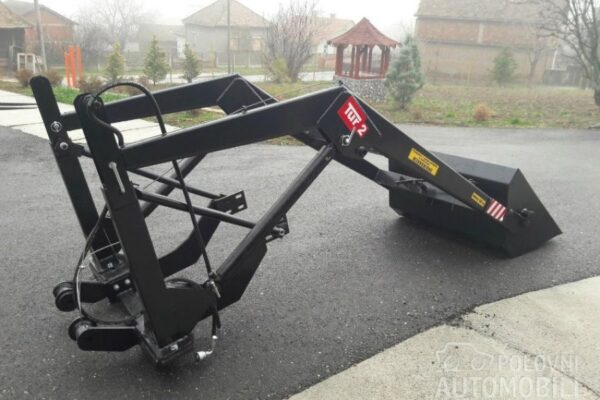 UTOVARIVAC PREDNJI ZA STAJNJAK MARKE Agro-Tur 2.1