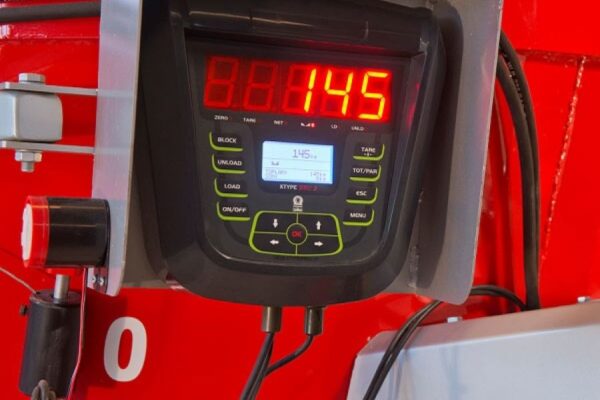 VER. MIKSER ZA STOCNU HRANU 6m3 SA ZADNJIM UTOVARIVACEM /KARDAN/TRAKA ZA TRANSPORT